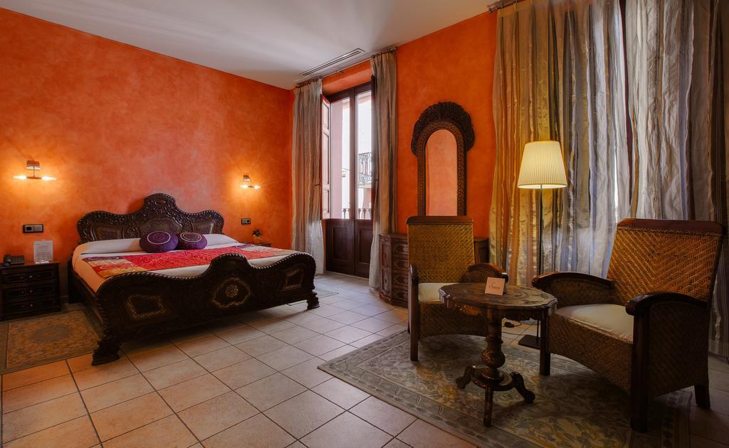L'Agora Hotel 보캐어렌트 객실 사진